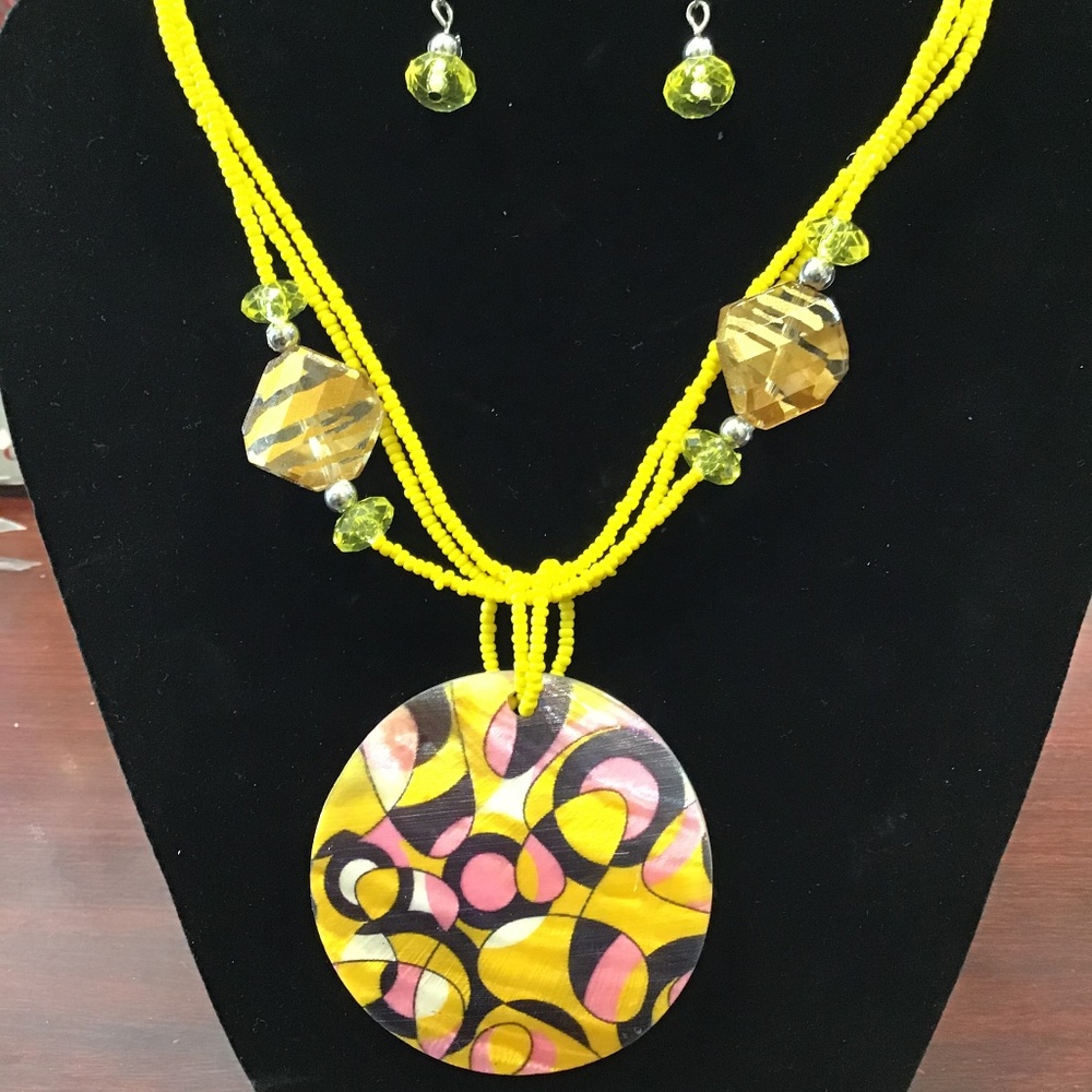 Hand Painted Shell Necklace Set